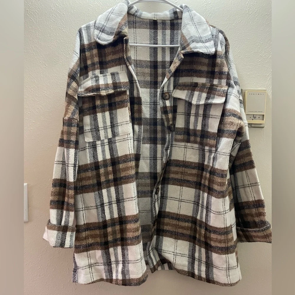 Shacket - Picture 1 of 2